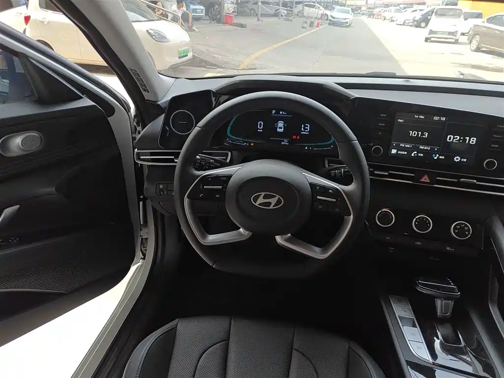 Elantra 1.5 L CVT GLX Elite