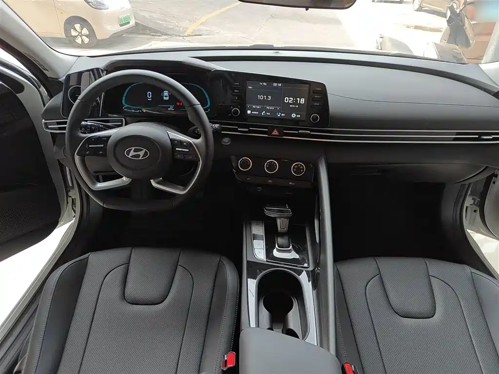 Elantra 1.5 L CVT GLX Elite
