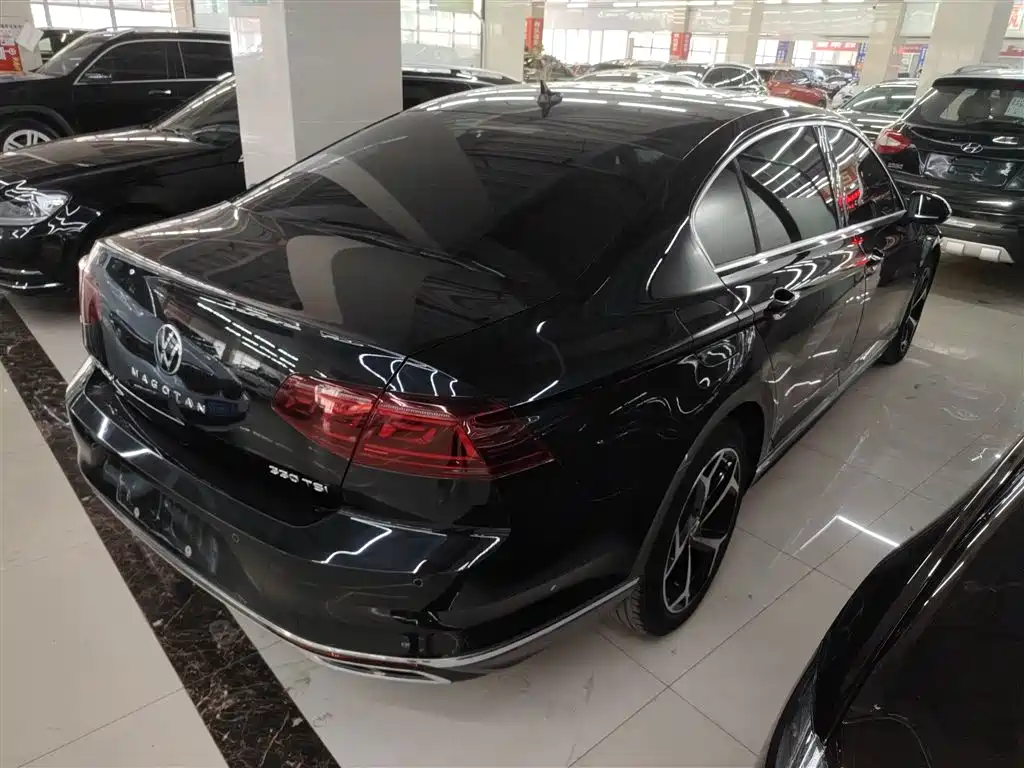 Magotan 200 10 K Commemorative 330 TSI DSG Luxury