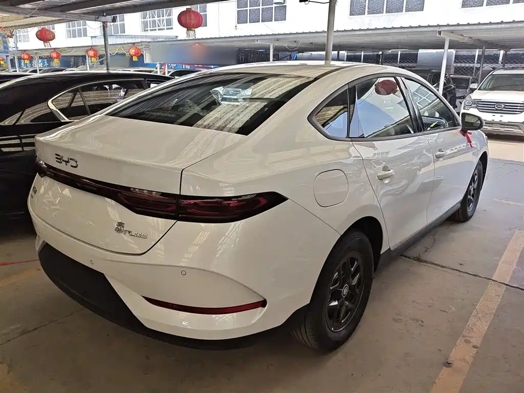 Qin PLUS DM-i Smart Drive 128 KM Progressive