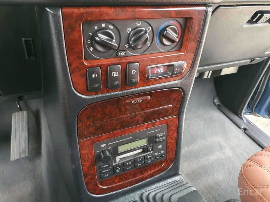 Galloper 29-seater V6 LPG