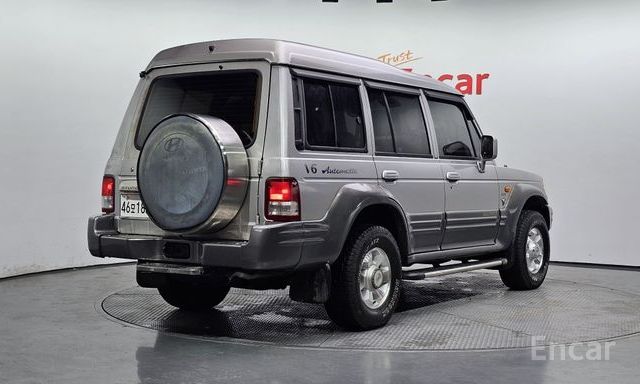 Galloper 29-seater V6 LPG