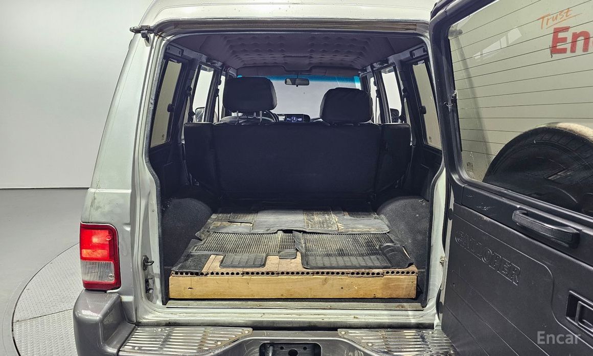 Galloper 29-seater V6 LPG