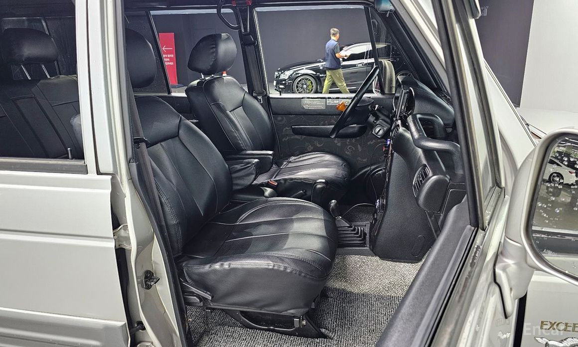 Galloper 29-seater V6 LPG