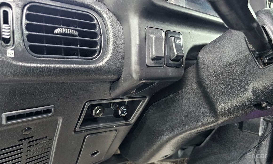 Galloper 29-seater V6 LPG