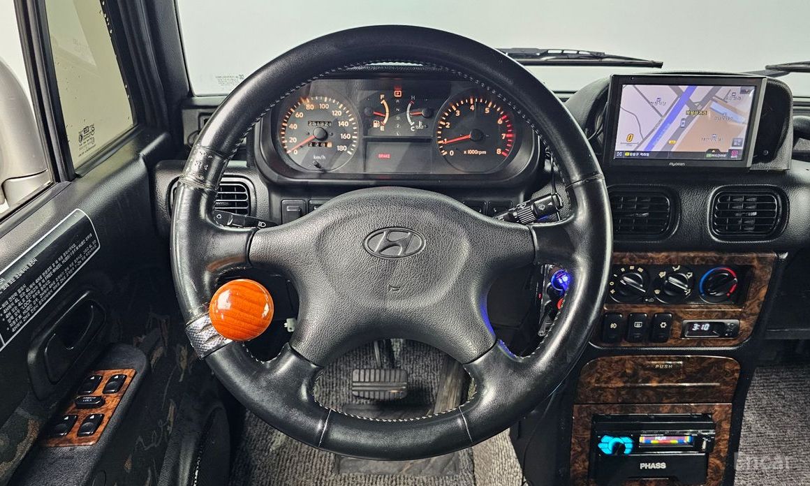 Galloper 29-seater V6 LPG