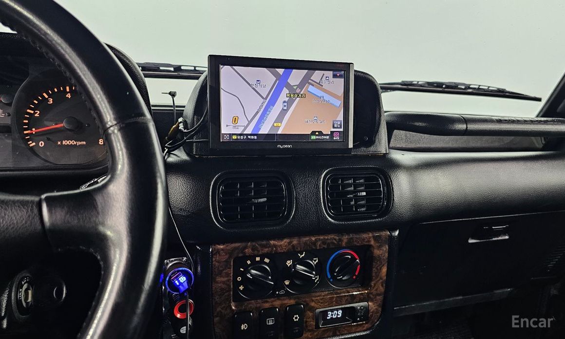 Galloper 29-seater V6 LPG