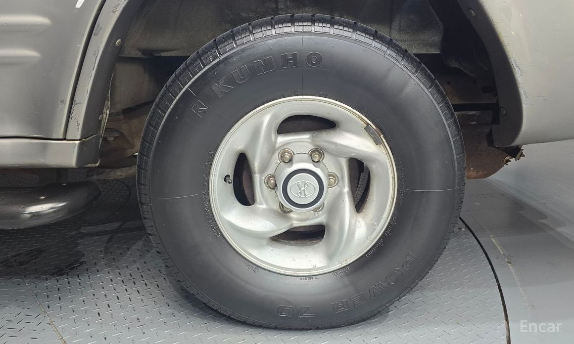 Galloper 29-seater V6 LPG