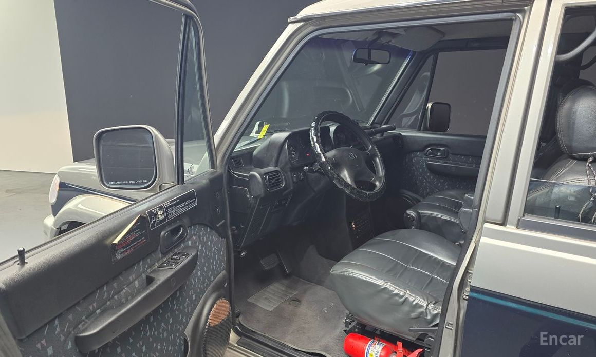 Galloper 29-seater V6 LPG