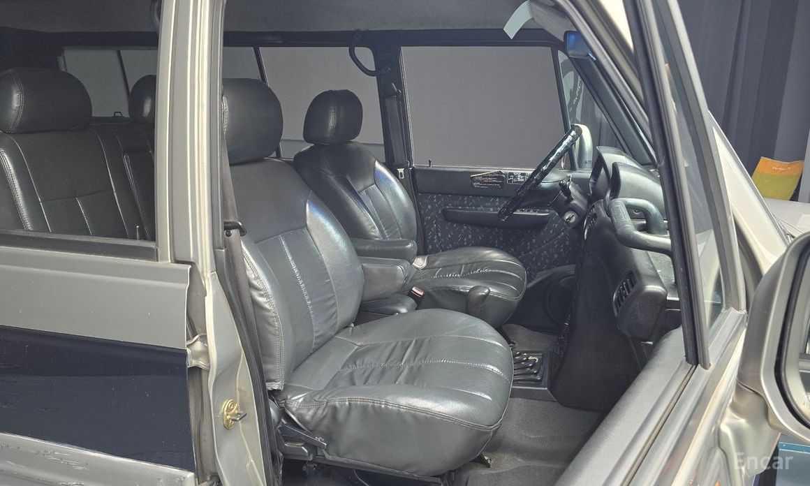 Galloper 29-seater V6 LPG