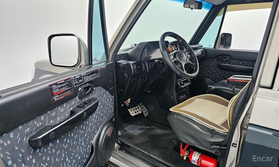 Galloper 29-seater V6 LPG