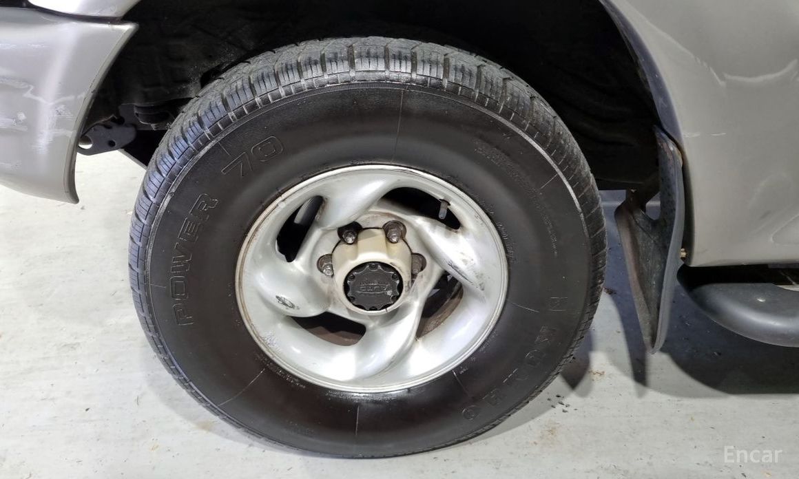 Galloper 29-seater V6 LPG