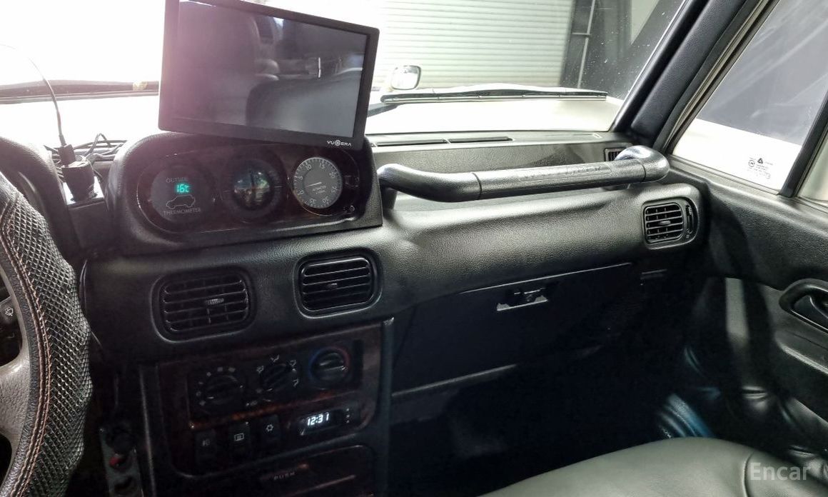 Galloper 29-seater V6 LPG