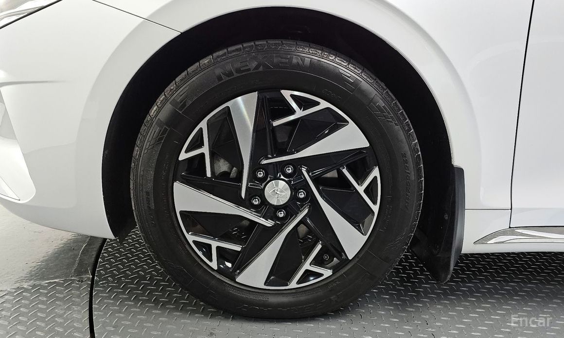 The New Grandeur IG HybridLe Blanc