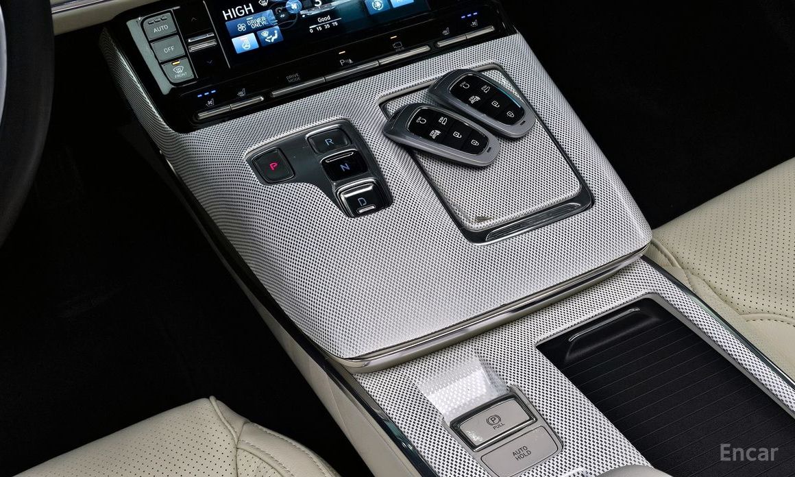 The New Grandeur IG HybridLe Blanc