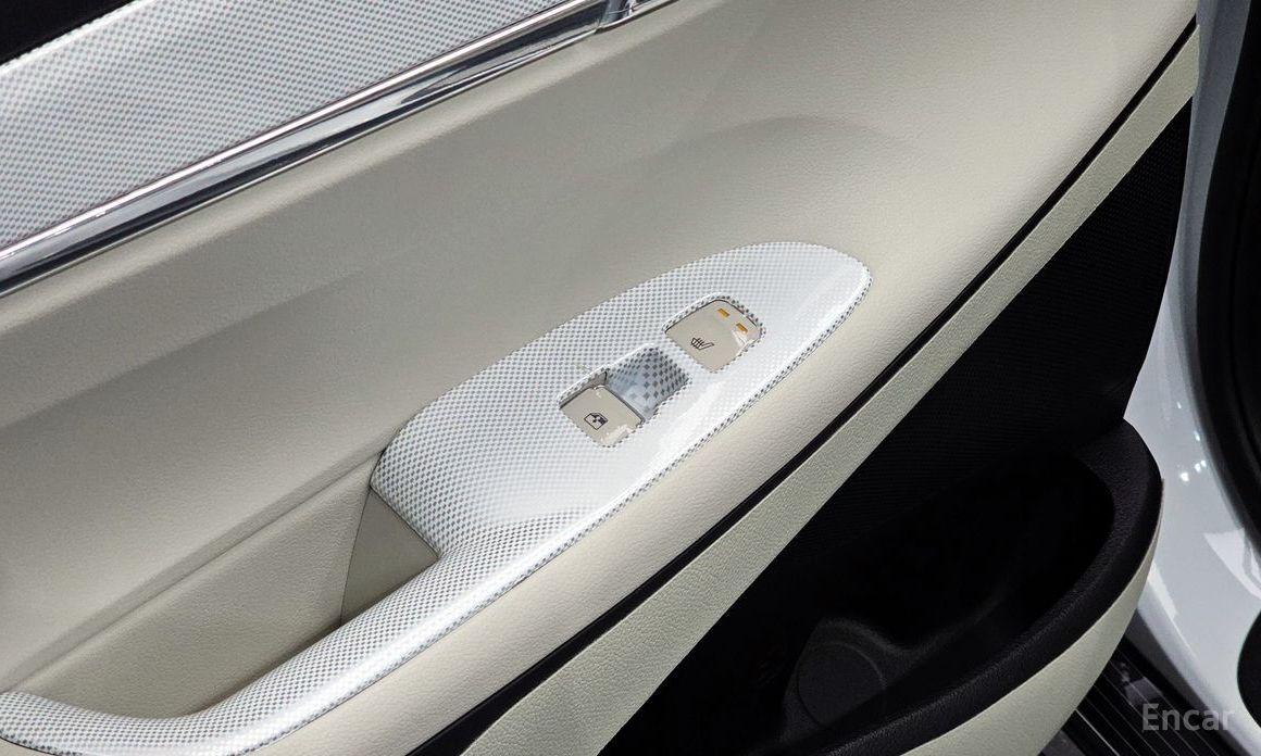 The New Grandeur IG HybridLe Blanc