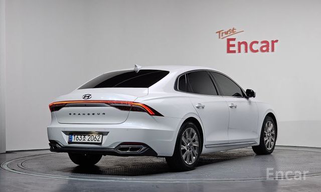 The New Grandeur IG HybridCalligraphy