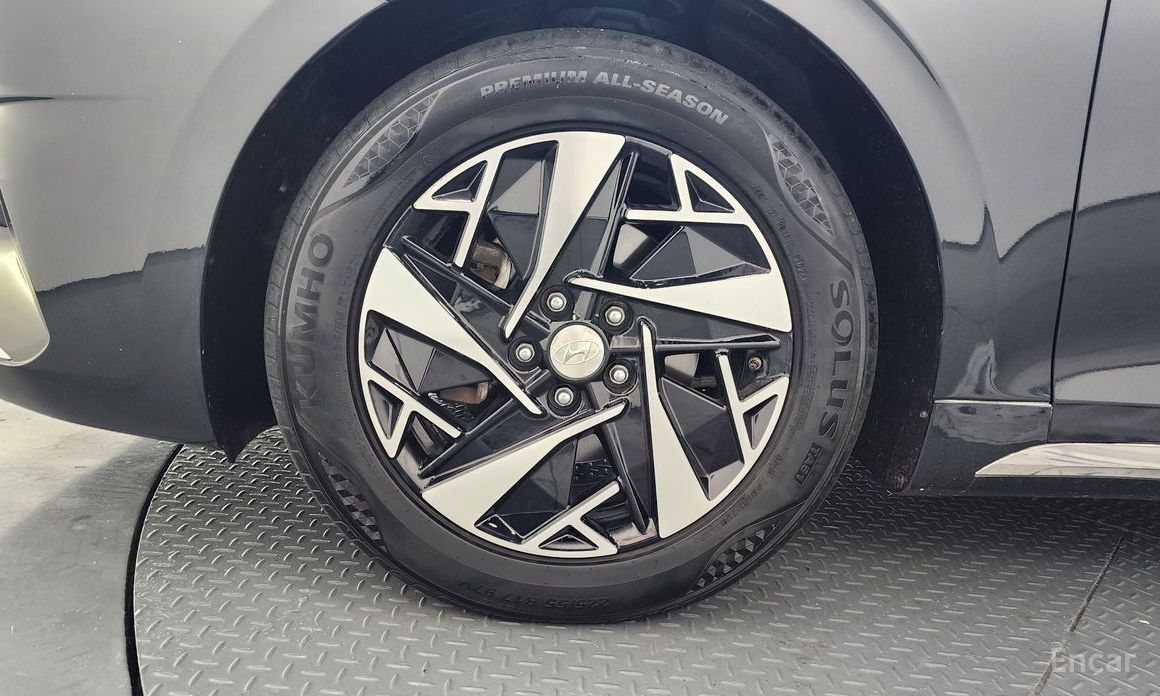 The New Grandeur IG HybridLe Blanc