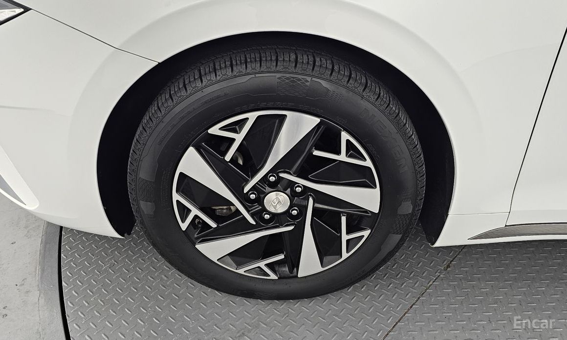 The New Grandeur IG HybridLe Blanc