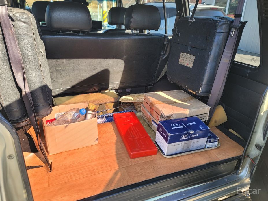 Galloper 27-seater LPG V6 Exceed