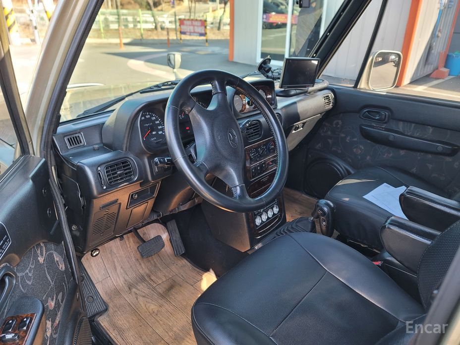 Galloper 27-seater LPG V6 Exceed