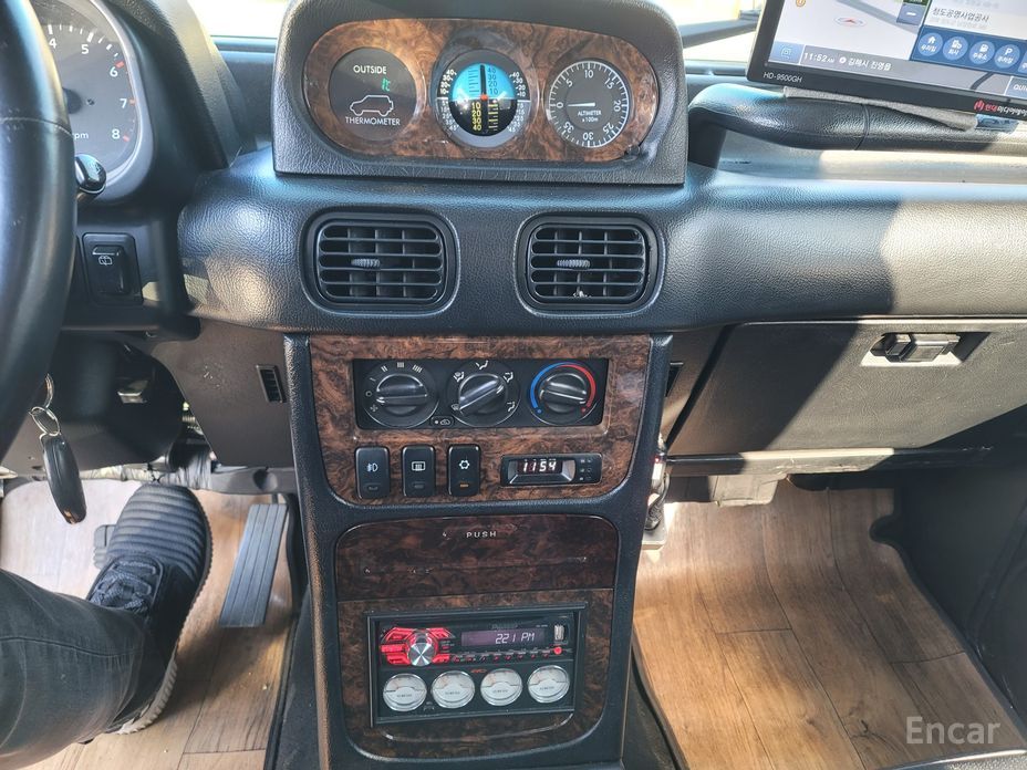 Galloper 27-seater LPG V6 Exceed