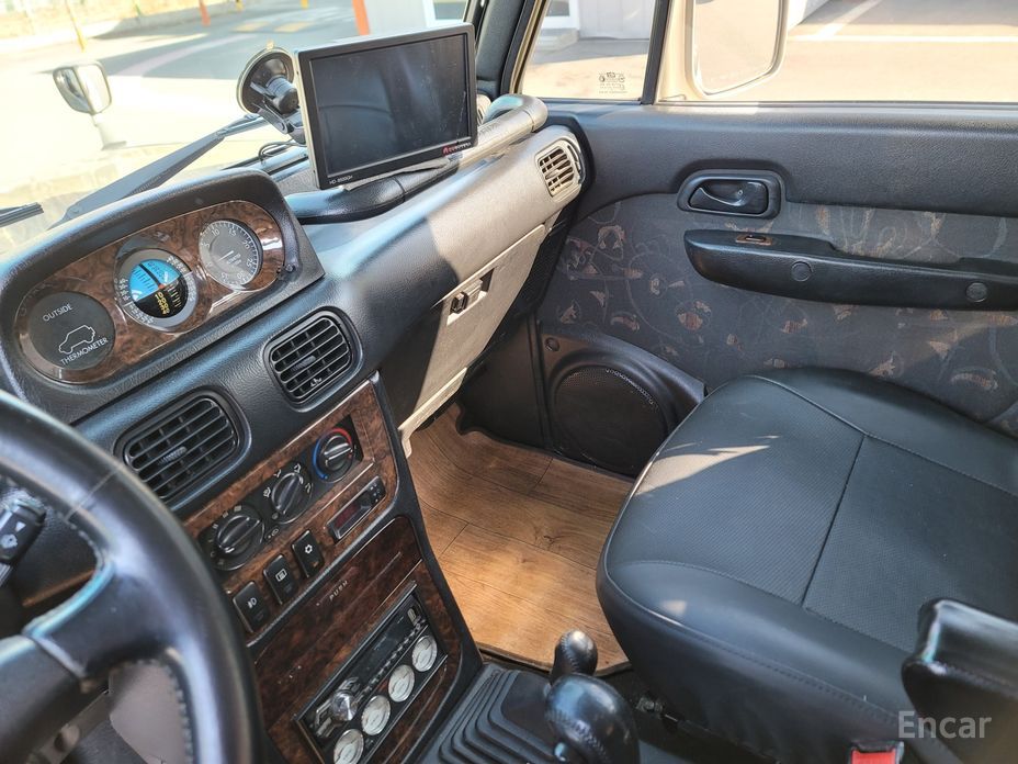 Galloper 27-seater LPG V6 Exceed