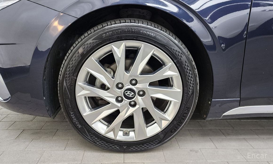 The New Grandeur IG HybridCalligraphy