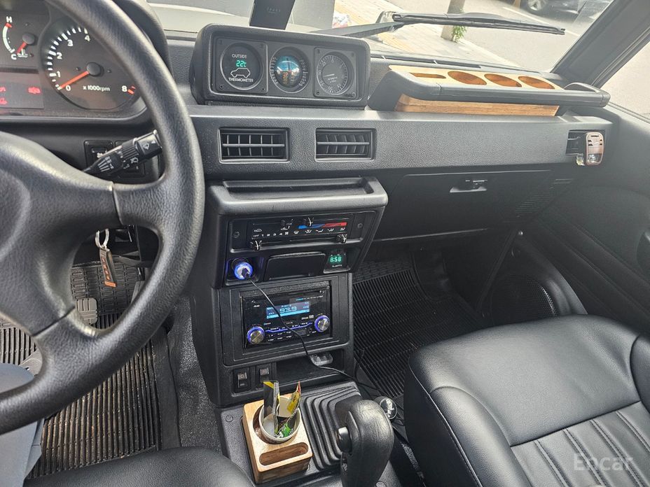 Galloper 29-seater V6 LPG