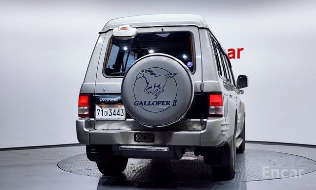 Galloper 29-seater V6 LPG