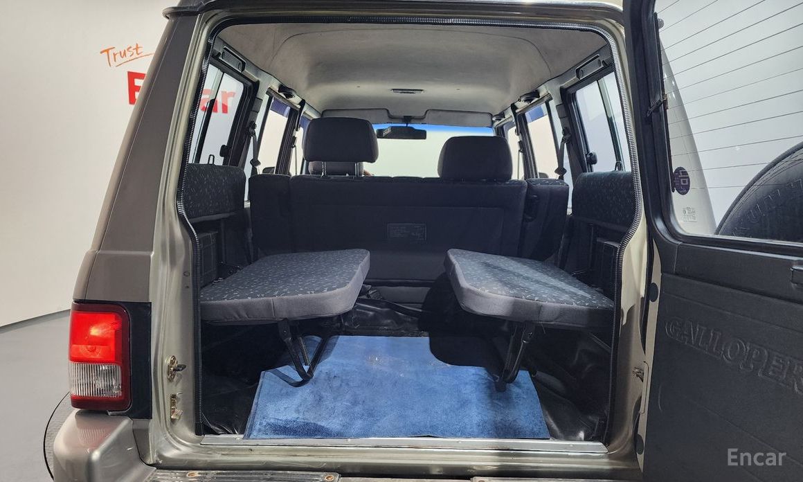 Galloper 29-seater V6 LPG