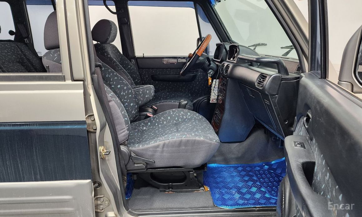 Galloper 29-seater V6 LPG