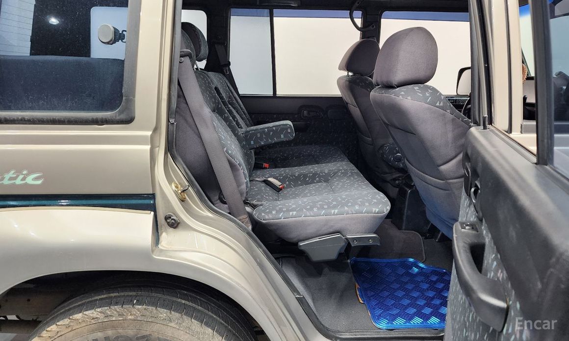 Galloper 29-seater V6 LPG